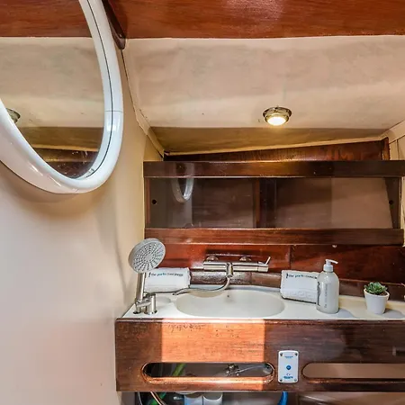Hotel en barco Guestready - Blackbird - Sailboat Experience *