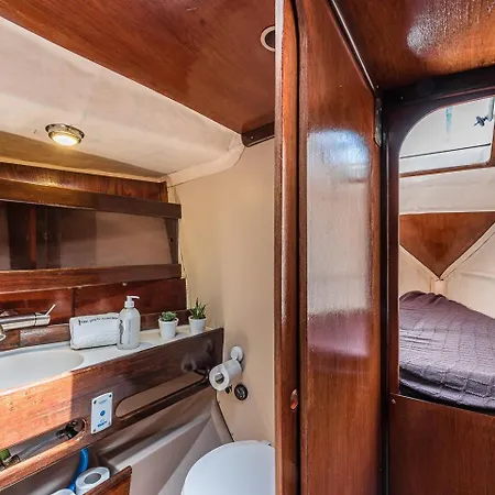 Hotel en barco Guestready - Blackbird - Sailboat Experience Matosinhos (Porto)