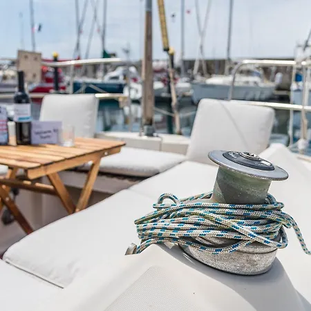 Hotel en barco Guestready - Blackbird - Sailboat Experience Matosinhos (Porto)